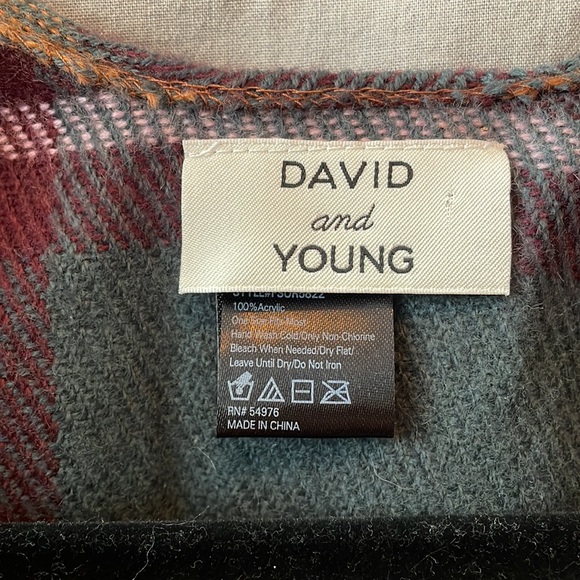 David and Young Cardigan Wrap - Picture 4 of 4